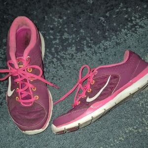 💥5/35 Nike Women's Fuchsia Athletic Shoes Size 6.5